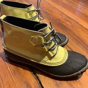 Sorel Out N About rain boot Yellow size 8.5